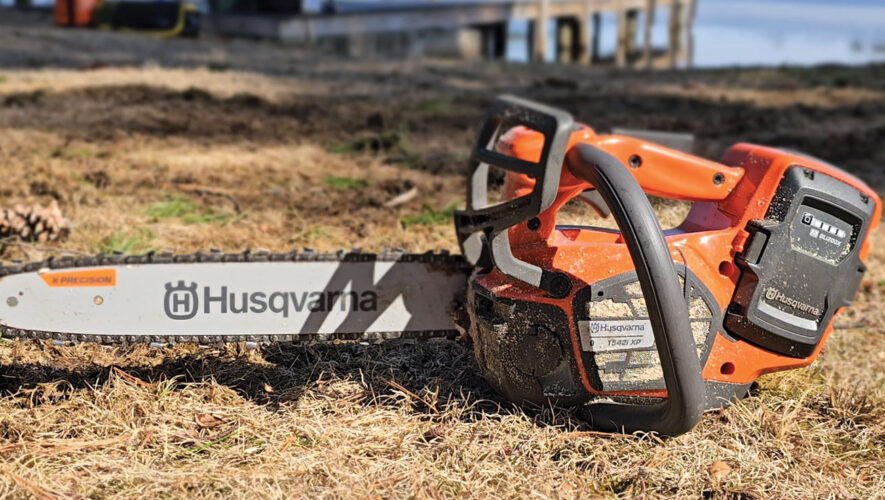 Two New England arborists put the Husqvarna 542i XP battery-powered chain saw through its paces.