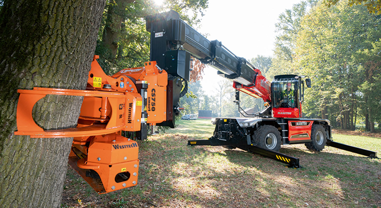 Manitou telehandler/Woodcracker tree-saw configuration